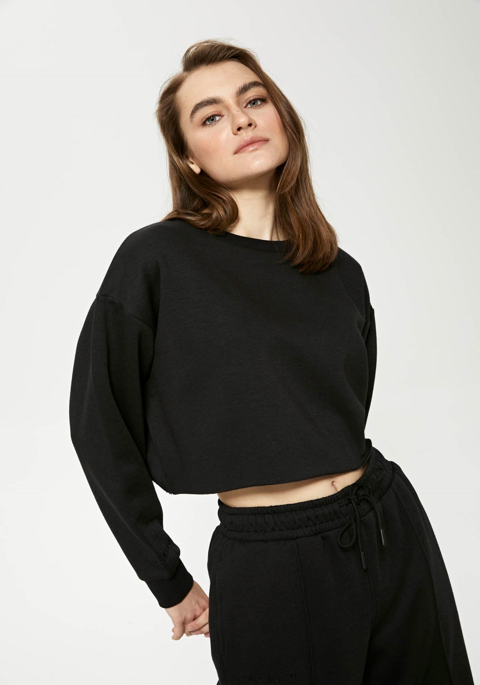 Sudadera corta con cuello redondo Elevate - Gris aireado