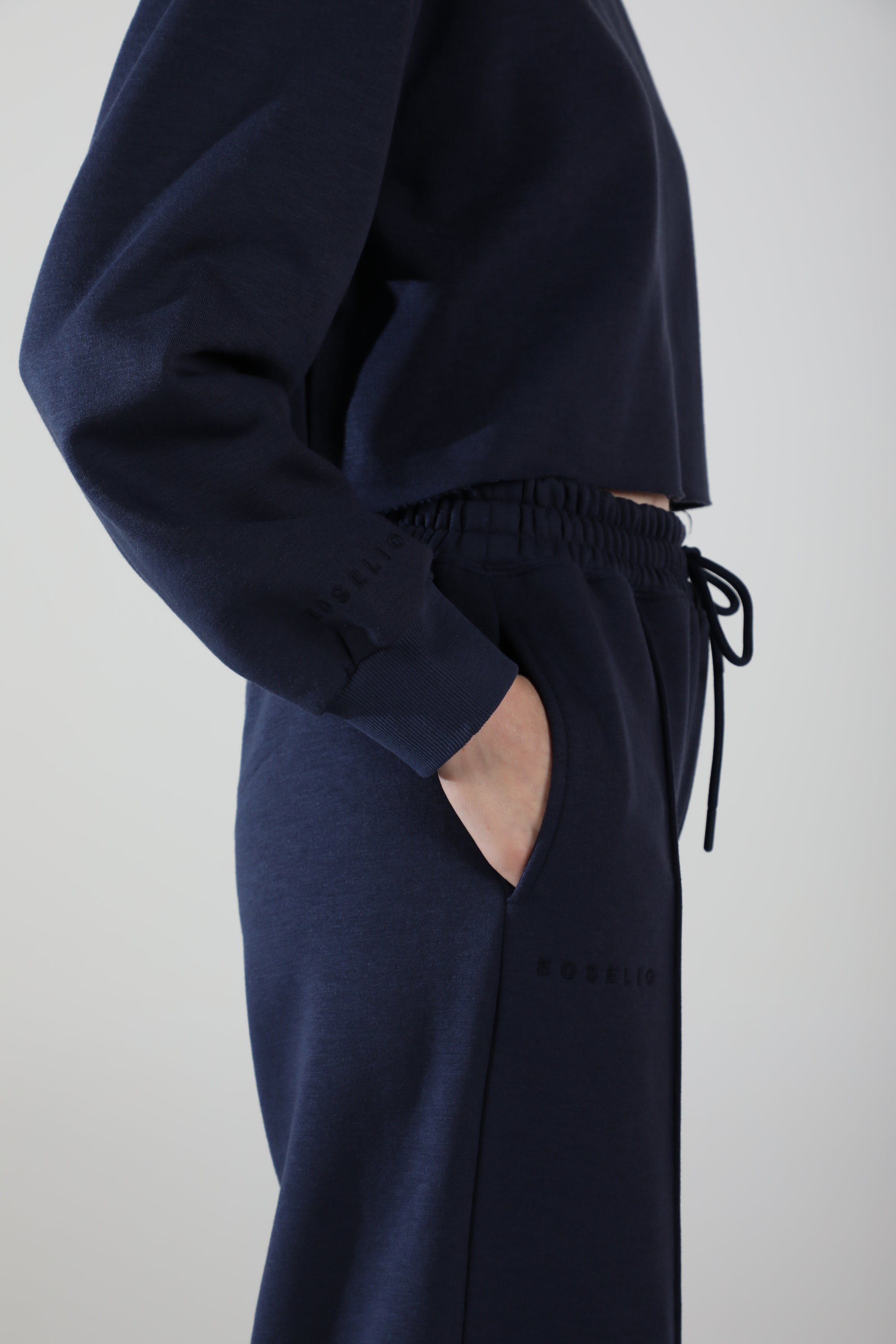 Cropped Crewneck Sweatshirt / Midnight Navy