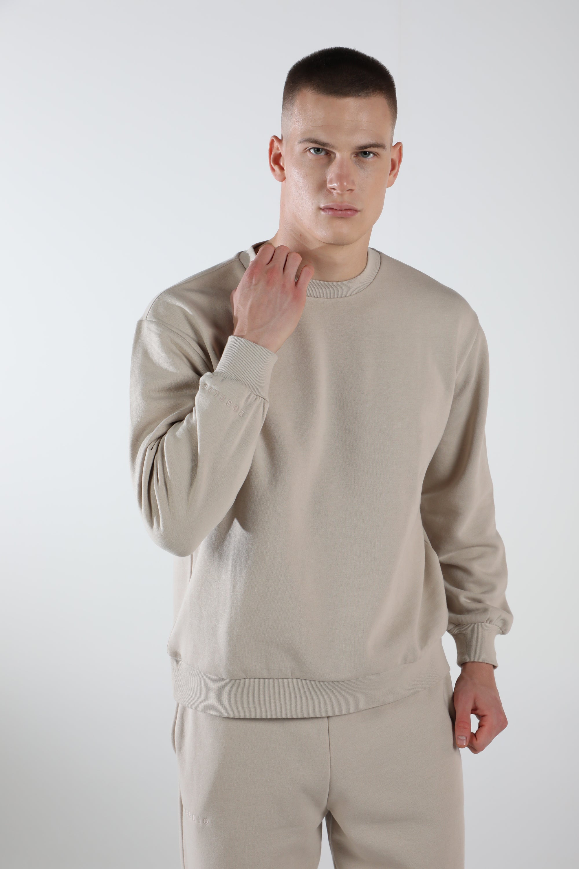 Übergroßes Sweatshirt mit Rundhalsausschnitt / Cremebeige