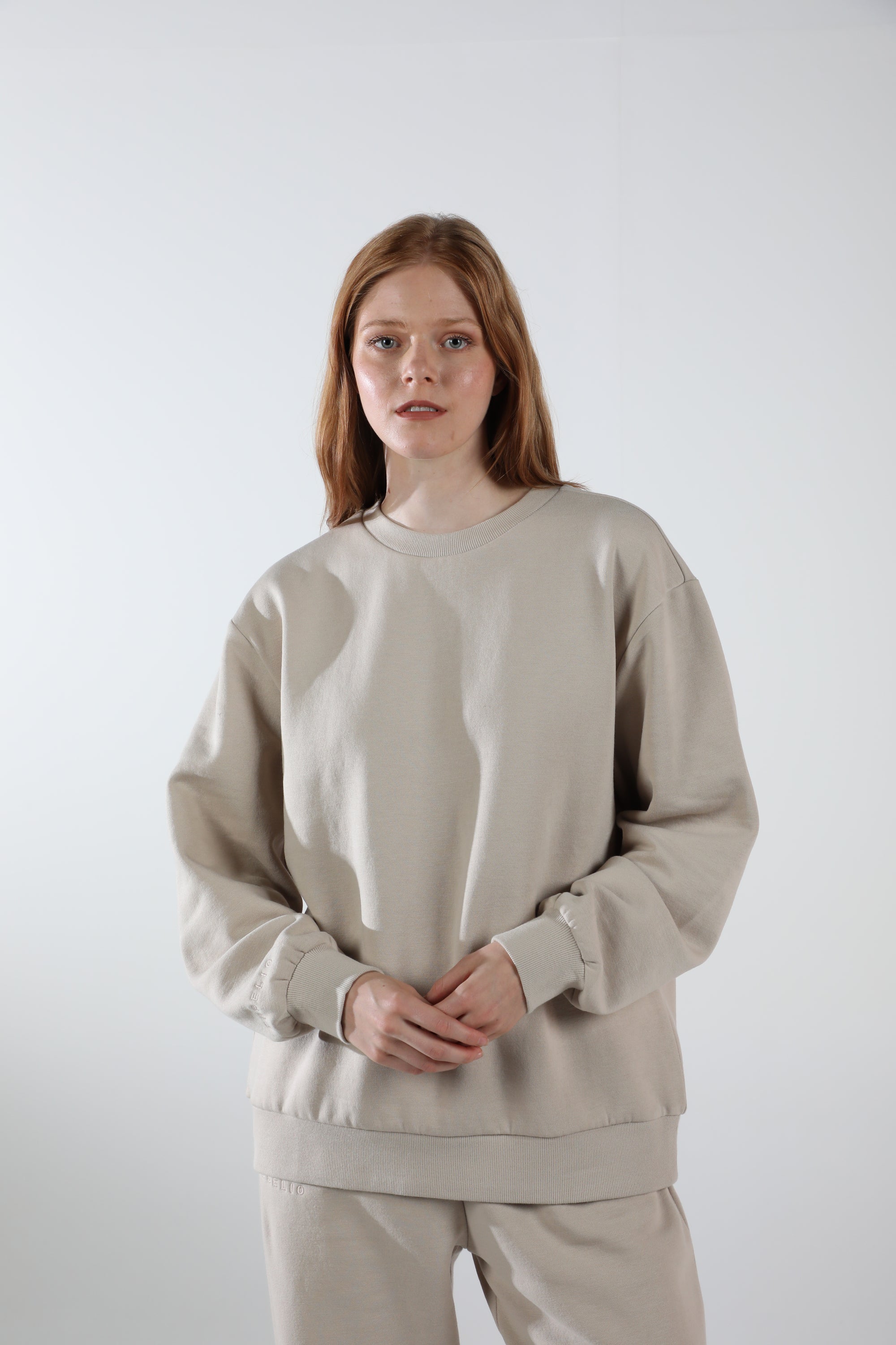 Übergroßes Sweatshirt mit Rundhalsausschnitt / Cremebeige