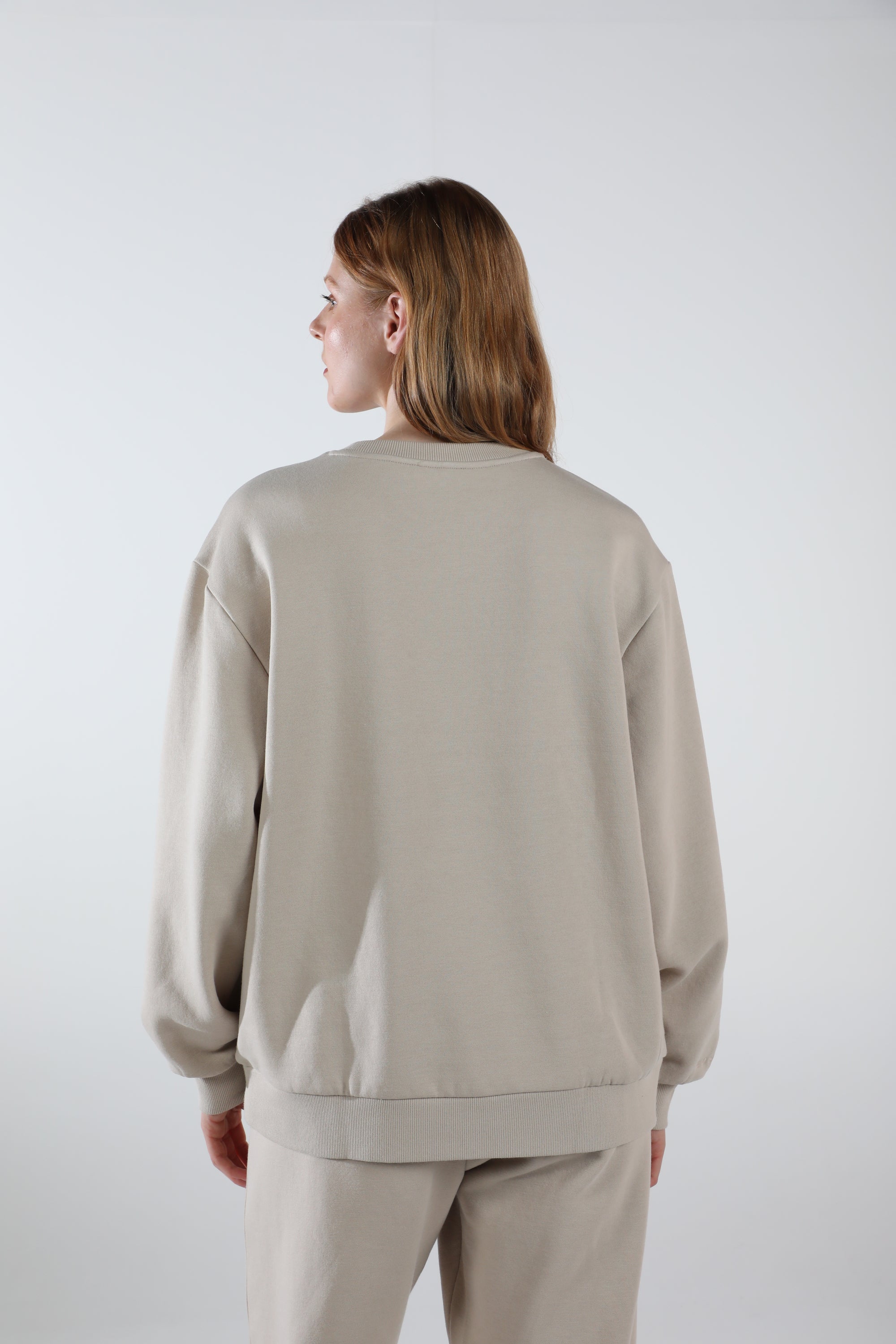 Übergroßes Sweatshirt mit Rundhalsausschnitt / Cremebeige
