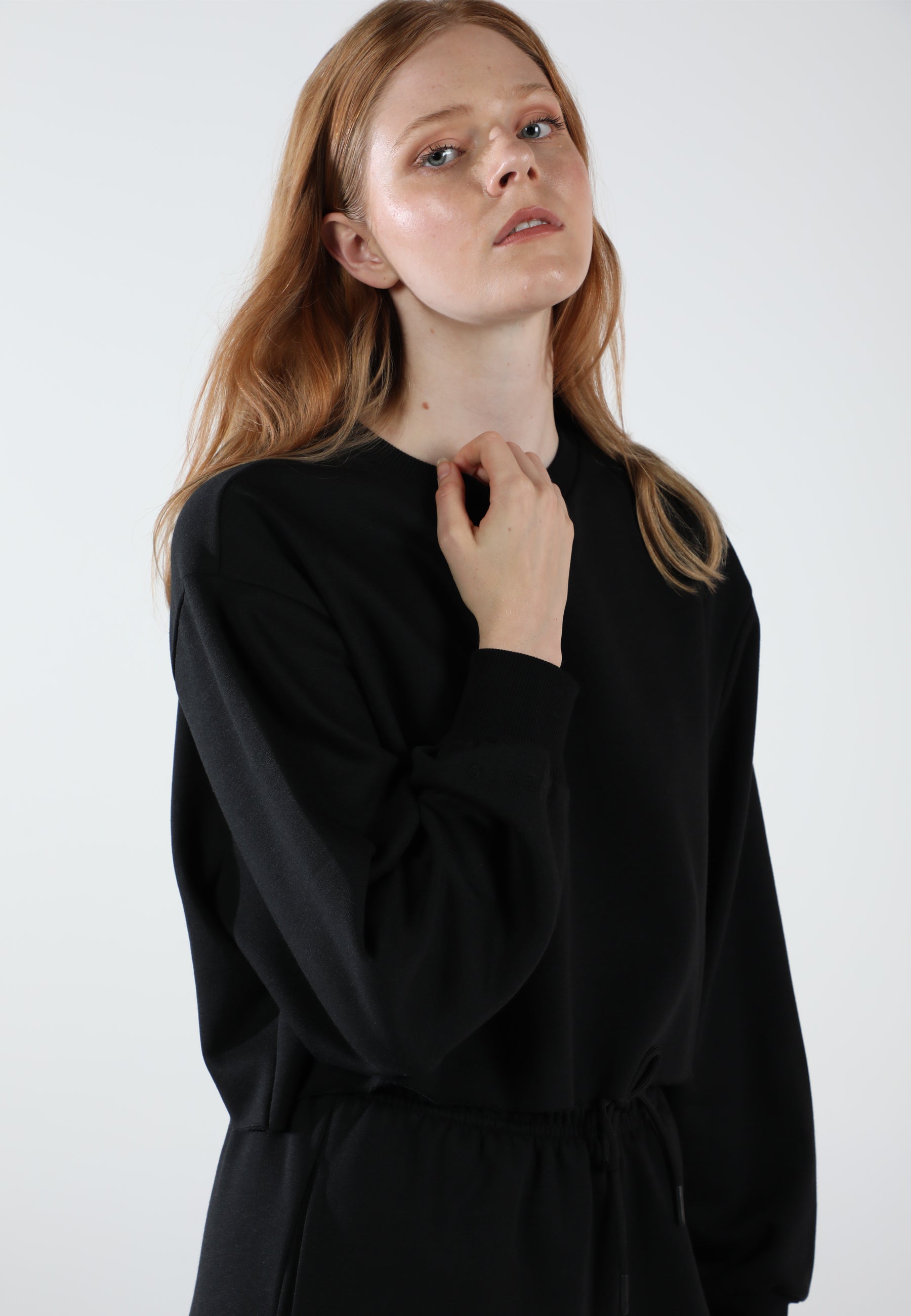 Cropped Crewneck Sweatshirt / Inky Black
