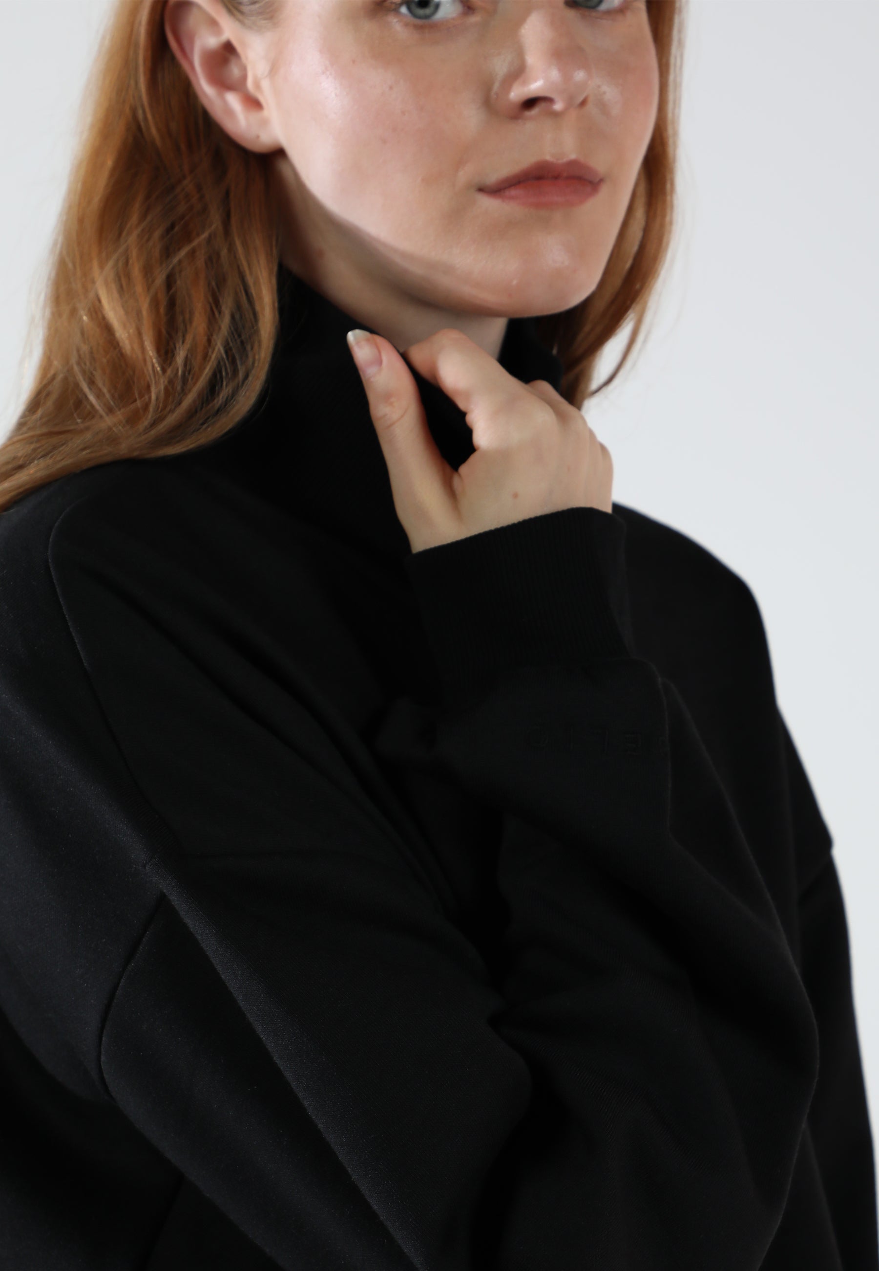 Half-Zip Pullover Sweatshirt / Inky Black