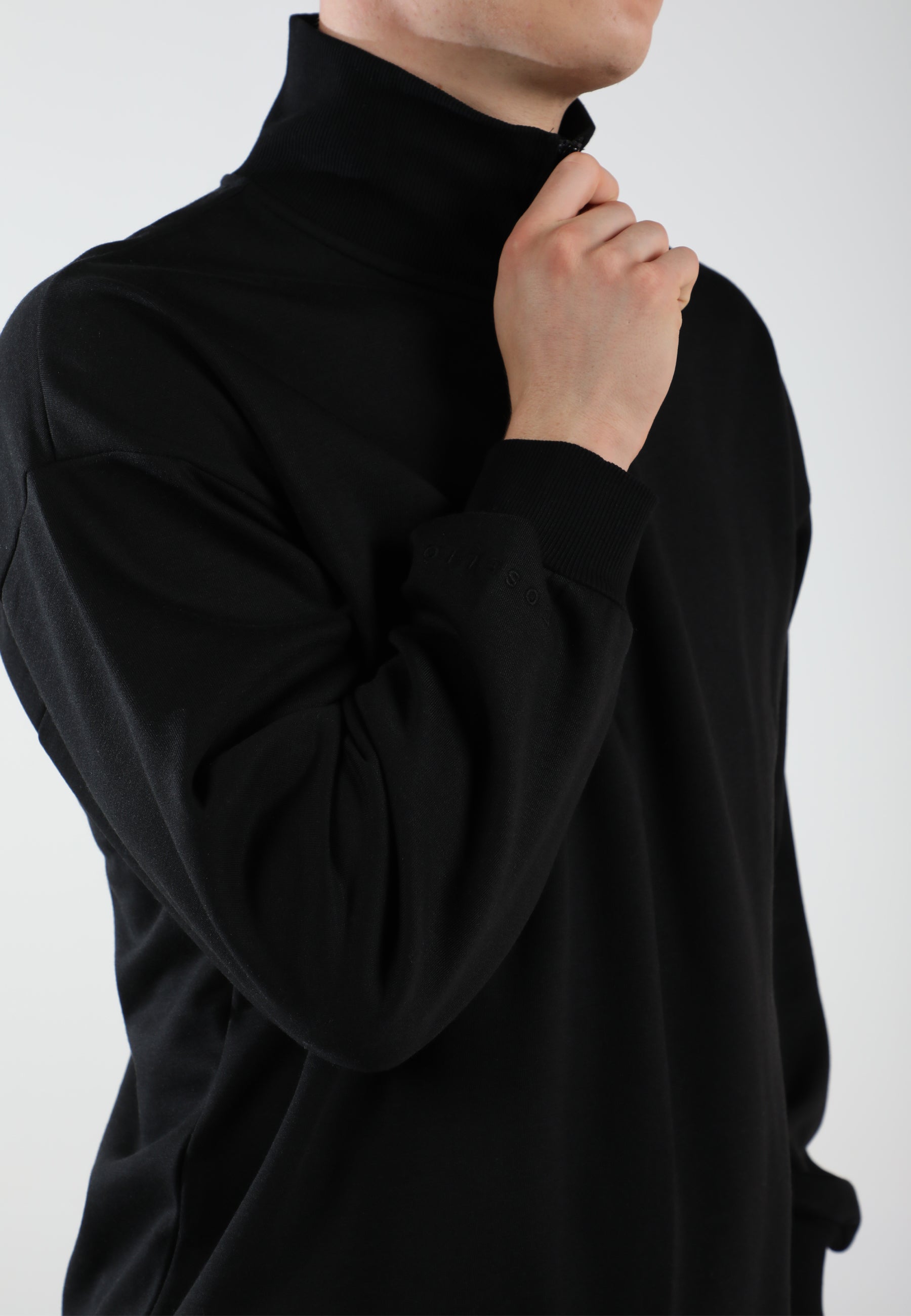 Half-Zip Pullover Sweatshirt / Inky Black