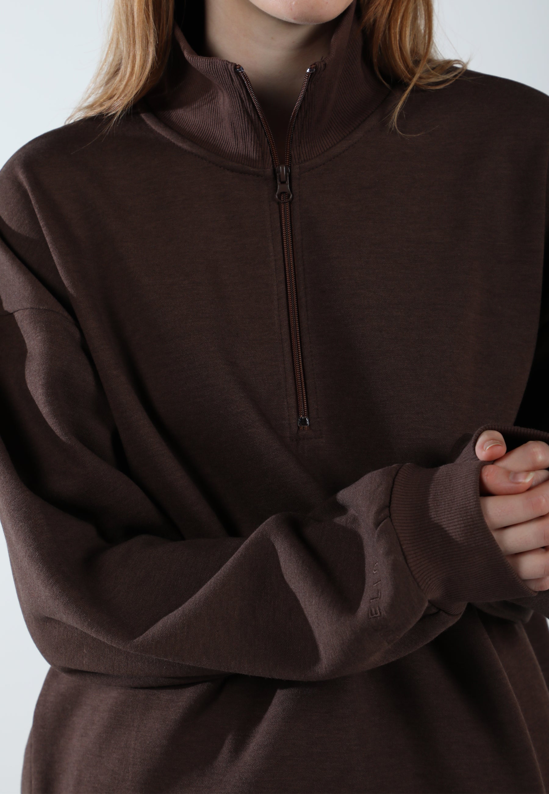 Sudadera tipo pulóver Elevate con media cremallera - Marrón espresso