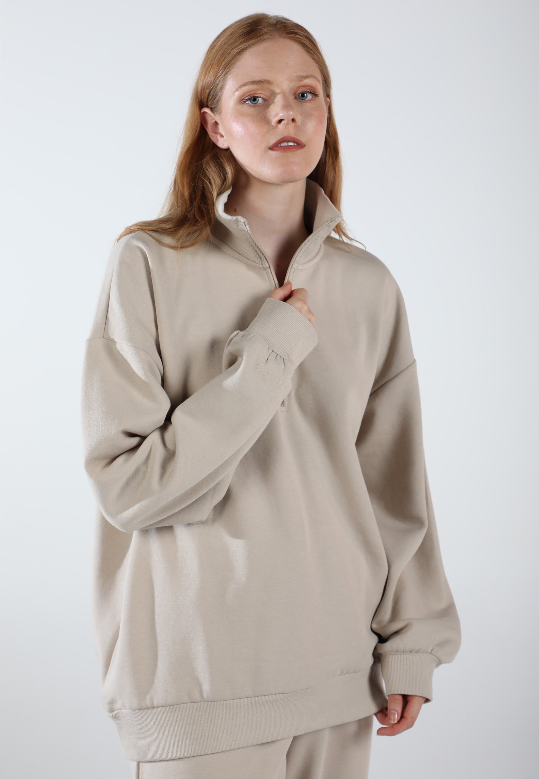 Half-Zip Pullover Sweatshirt / Creamy Beige