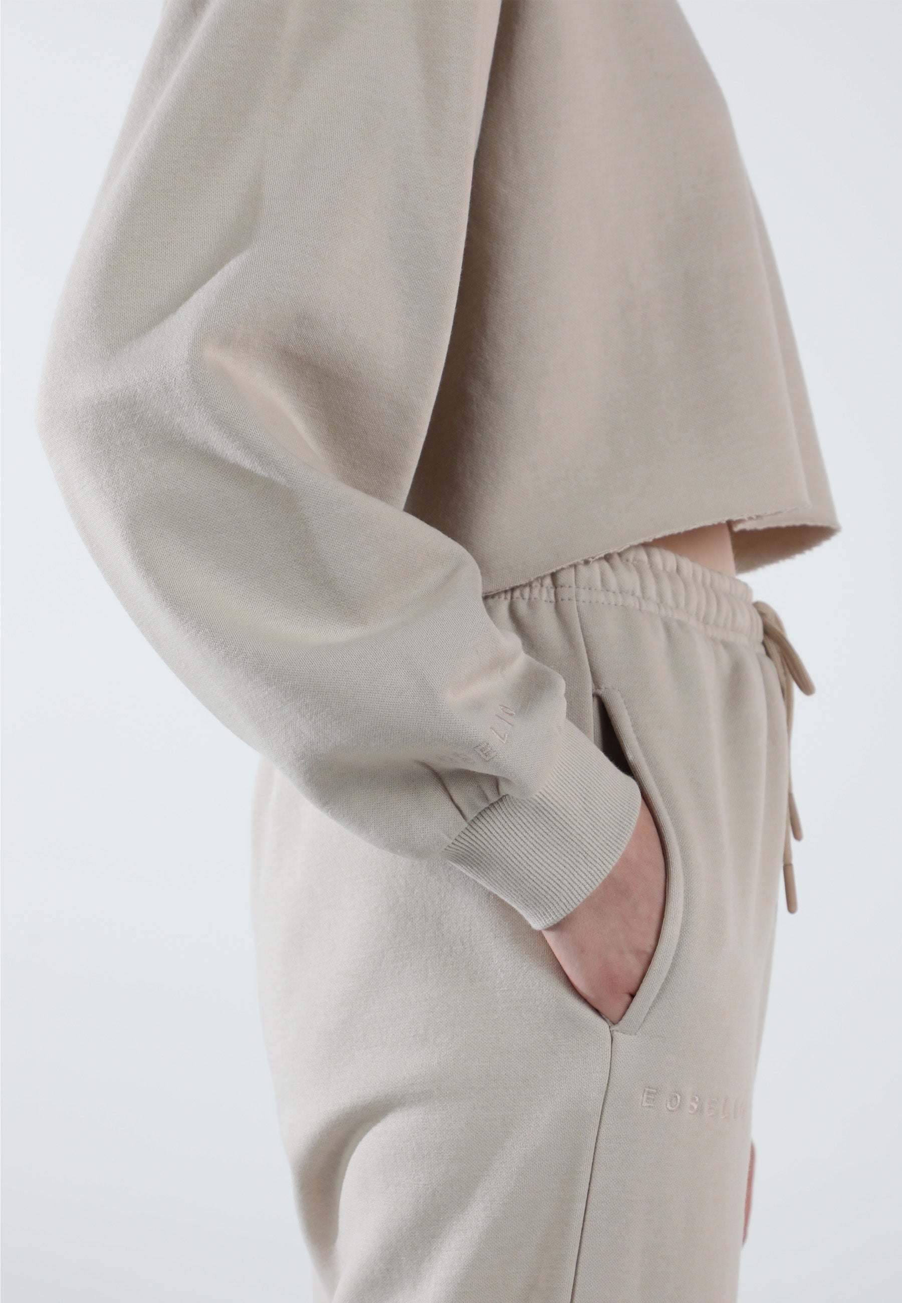 Cropped Crewneck Sweatshirt / Creamy Beige