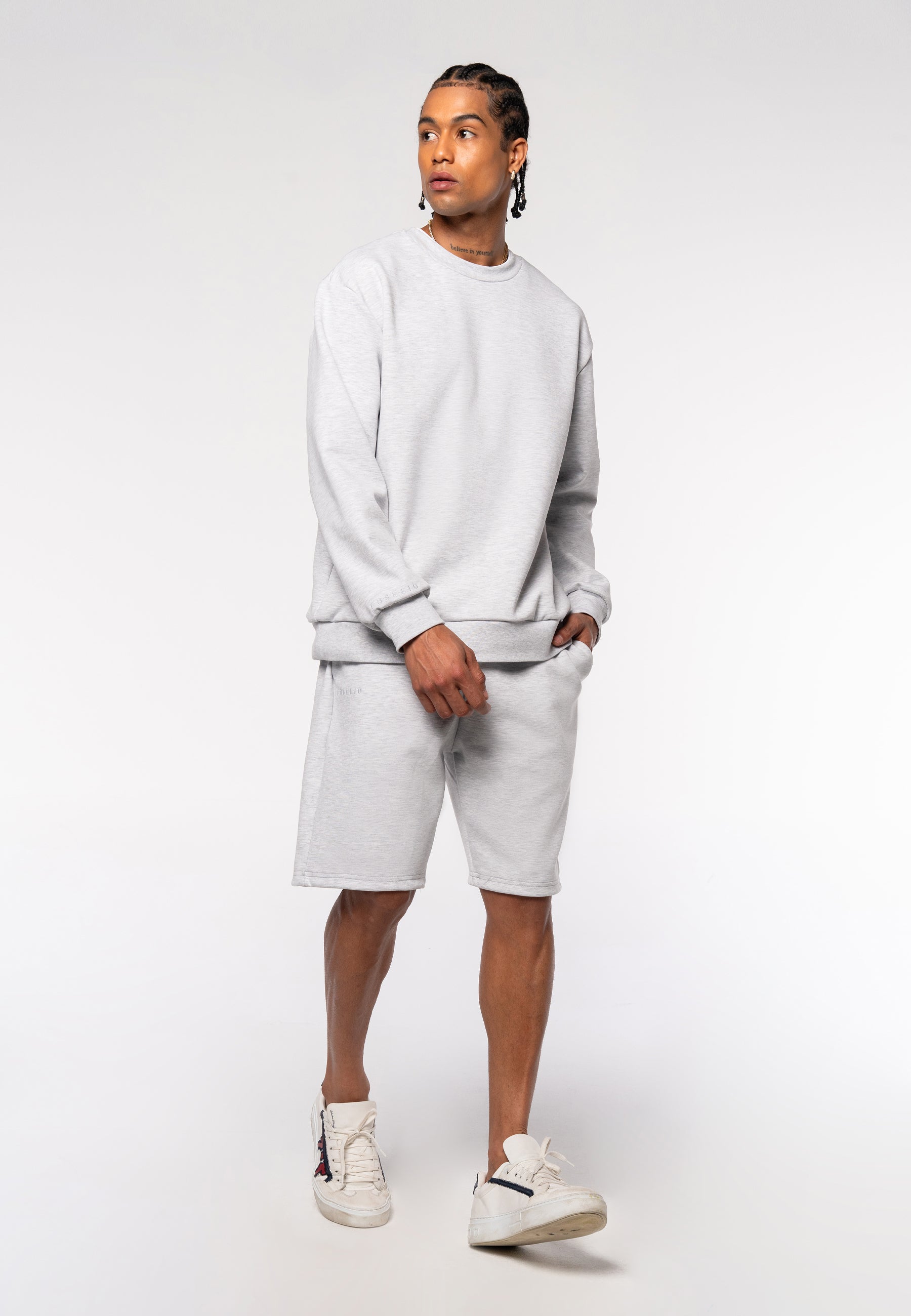 The City Sudadera corta con cuello redondo y corte relajado - Beige