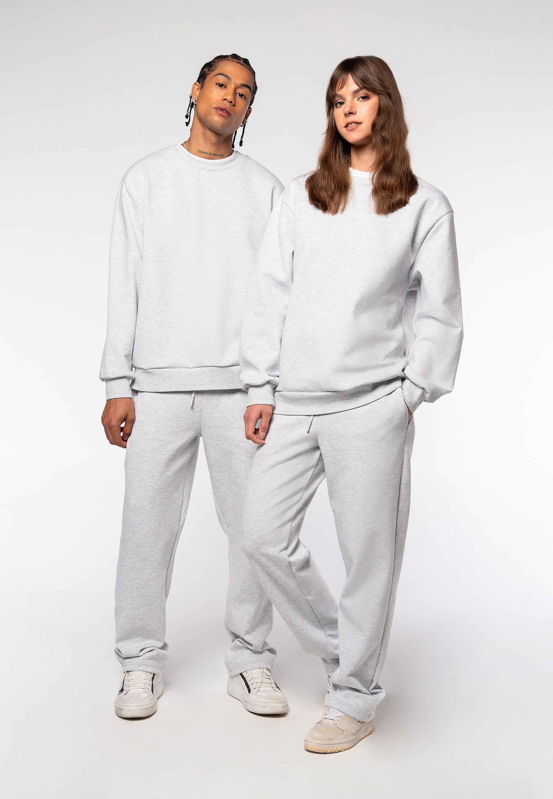 The City Sudadera corta con cuello redondo y corte relajado - Beige