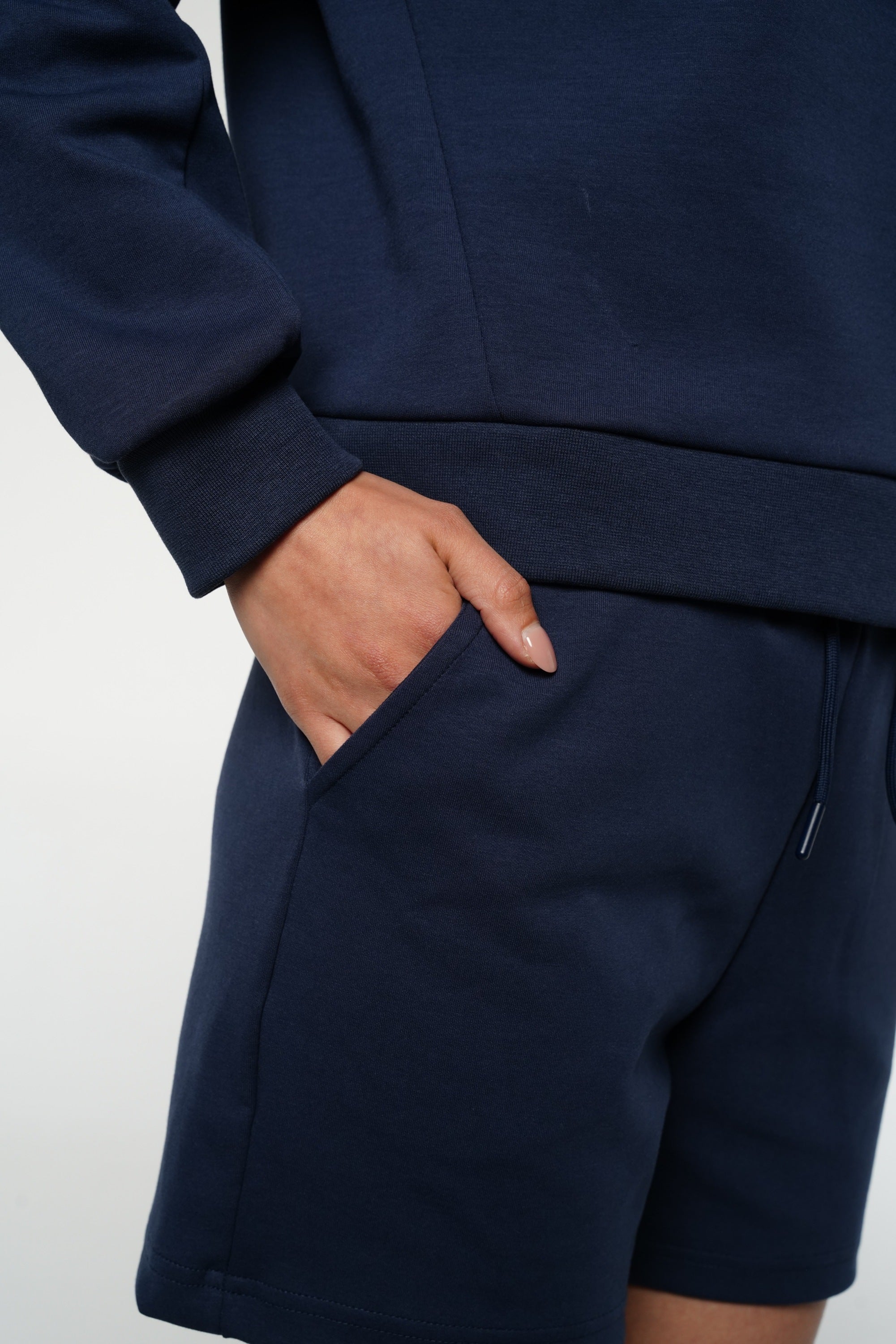 The City Sudadera corta con cuello redondo y ajuste relajado - Azul marino