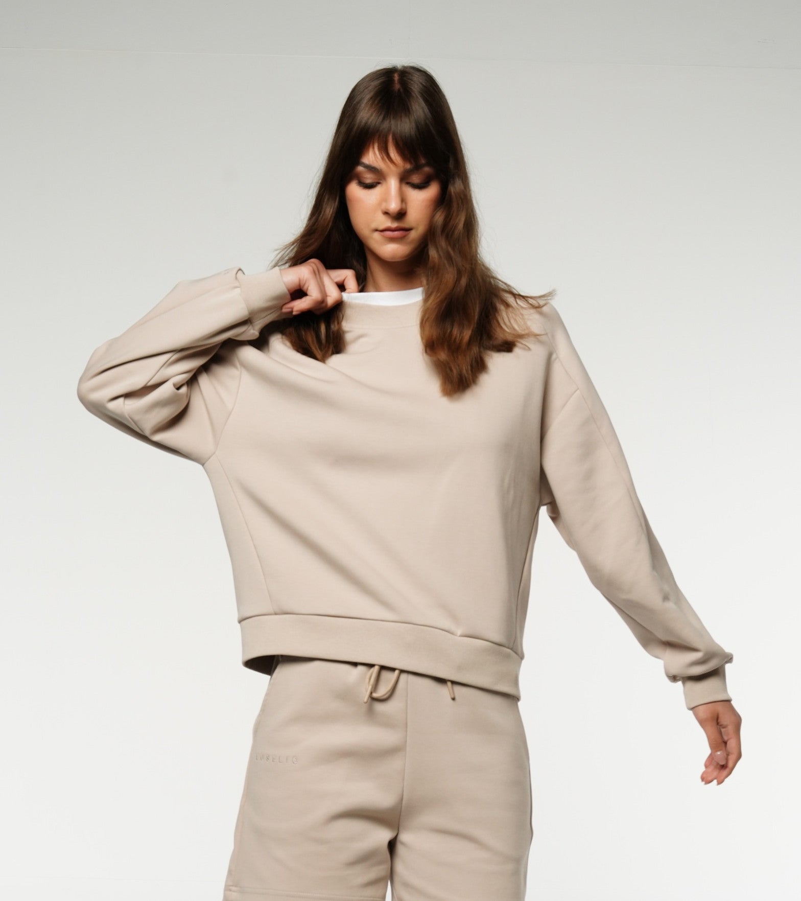 Crewneck Cropped Sweatshirt / Beige