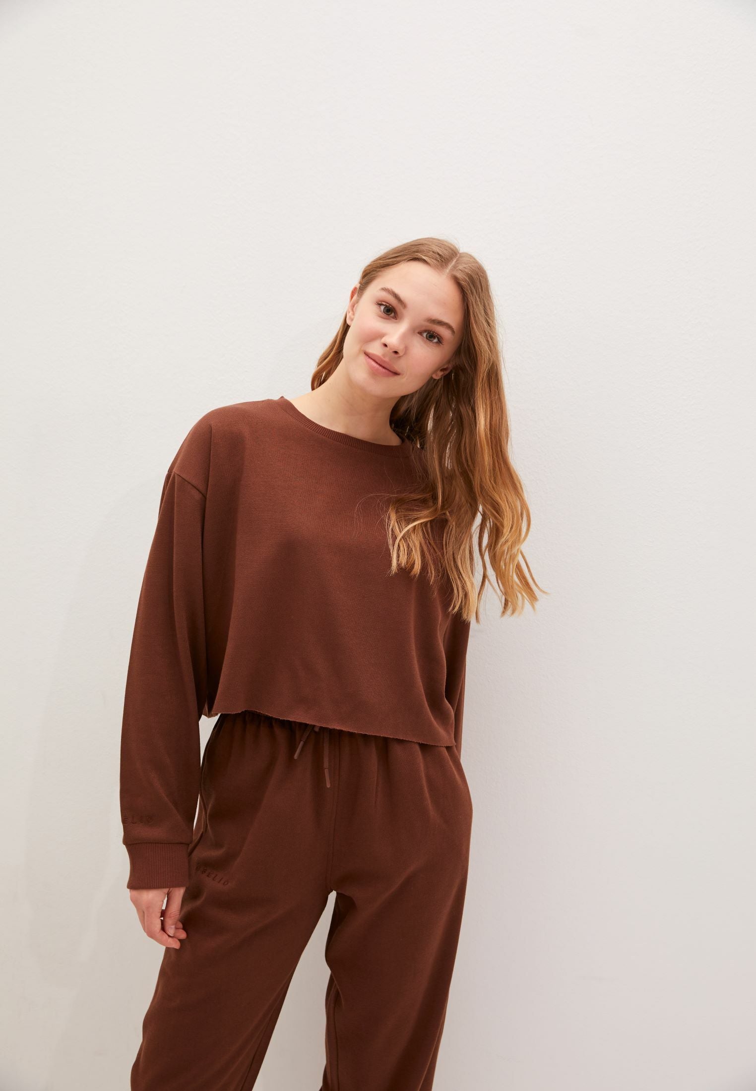 Elevate Kurzes Sweatshirt mit Rundhalsausschnitt Luftiges Grau