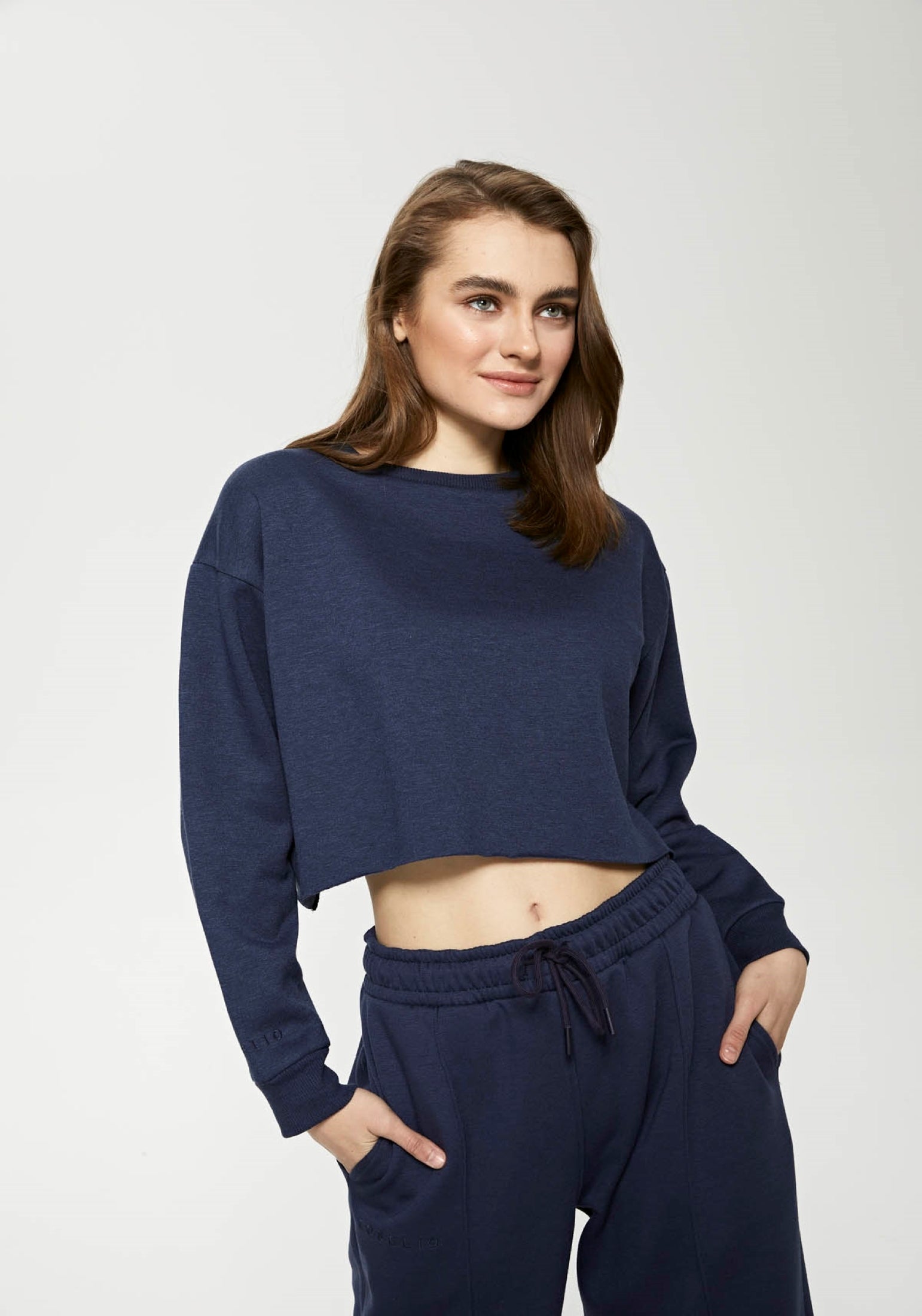 Sudadera corta con cuello redondo Elevate - Gris aireado