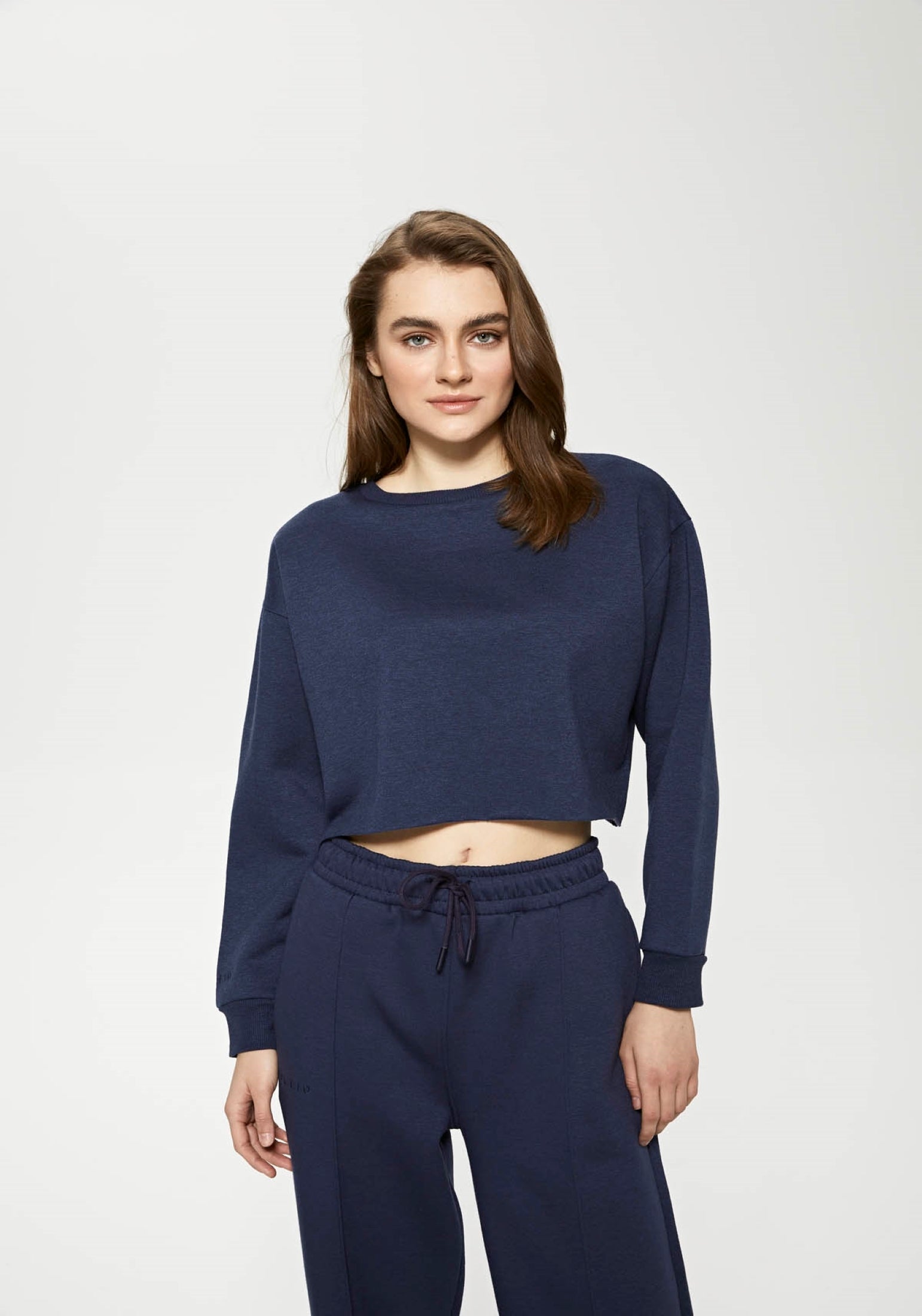 Sudadera corta con cuello redondo Elevate - Gris aireado